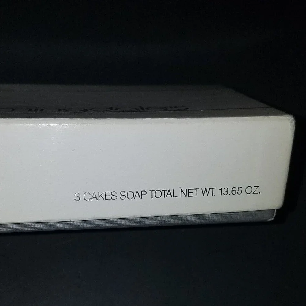 VTG Bloomingdale's Scented Beige Sandalwood 3 Cakes Soap NEW OLD STOCK in box